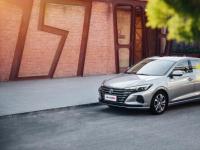 口碑車(chē)型逸動(dòng)打造新款，逸動(dòng)PLUS引領(lǐng)高端品質(zhì)新家轎