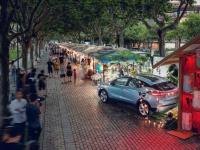 一輛車點(diǎn)亮400m長街60個攤位 今年“湖上夜巷“玩法升級