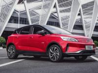 汽車圈里如何“乘風(fēng)破浪”？帝豪GSe與比亞迪e2一決高下